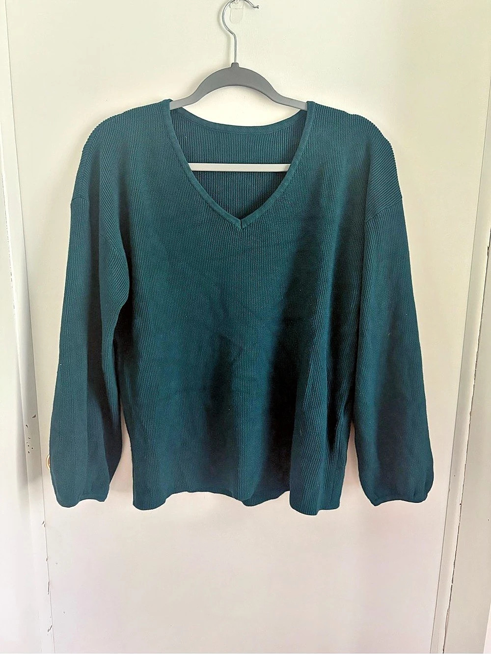 Green V-Neck Sweater Set Size Medium